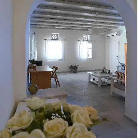 Traditional Cyclades In Pyrgos * Pánormos