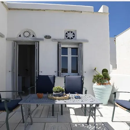 Traditional Cyclades In Pyrgos Pánormos